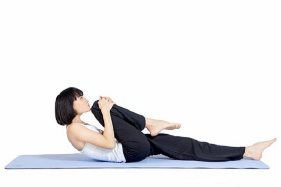 Yoga cho người thoát vị đĩa đệm bằng tư thế ống bễ, giúp các khớp xương trở nên khỏe mạnh và dẻo dai